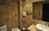 Toilet Kamar 5 Hotel Hyltor