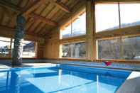 Swimming Pool Résidence Lagrange Vacances le Hameau du Rocher Blanc