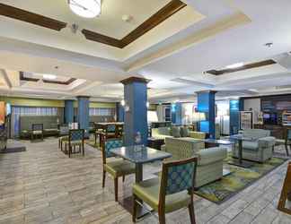 Lobi 2 Holiday Inn Express Hotel & Suites River Park, an IHG Hotel
