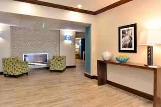 Lobi 4 Holiday Inn Express Hotel & Suites River Park, an IHG Hotel