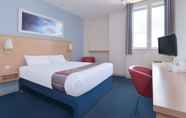 Bedroom 3 Travelodge Birmingham Central Broadway Plaza