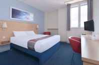 Bedroom Travelodge Birmingham Central Broadway Plaza