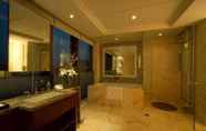 In-room Bathroom 6 Songjiang New Century Grand Hotel Shanghai