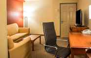 Common Space 6 Comfort Inn & Suites