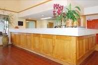 Lobby Quality Inn & Suites Vacaville