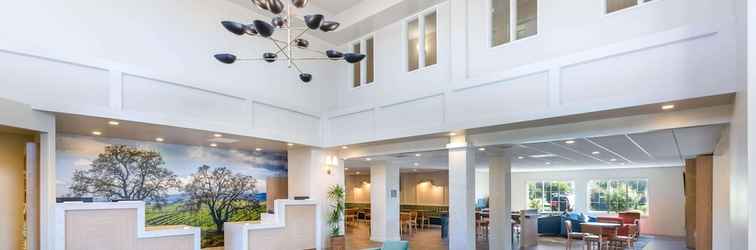 Lobi La Quinta Inn & Suites by Wyndham Paso Robles