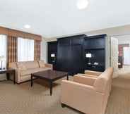 Ruang untuk Umum 4 La Quinta Inn & Suites by Wyndham Paso Robles