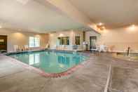 Swimming Pool Comfort Inn & Suites Galt - Lodi North