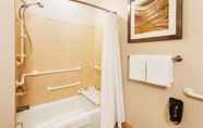 In-room Bathroom 4 Courtyard Knoxville Airport Alcoa