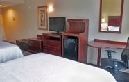 Bedroom 2 Hampton Inn & Suites Norfolk-Airport