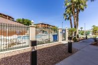 Swimming Pool Mojave Edge