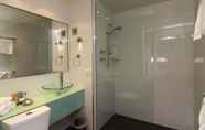 Toilet Kamar 7 Gateway Hotel by Nightcap Plus