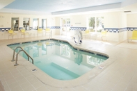 Swimming Pool Fairfield Inn & Suites by Marriott Atlanta Stonecrest
