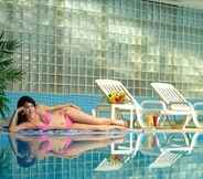 Swimming Pool 7 Ramada Plaza Wuhan Optics Valley