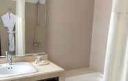 In-room Bathroom 3 Hotel Madisson Inn Luxury By Geh Suites