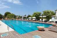 Swimming Pool Hotel Les Rotes