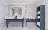 In-room Bathroom 3 Oz Hotels Antalya Resort & Spa Adult +16