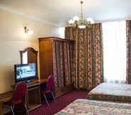 Bedroom 2 Hotel Continental Gare du Midi