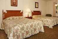 ห้องนอน Rodeway Inn Akron