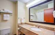 Toilet Kamar 6 Best Western Nittany Inn Milroy