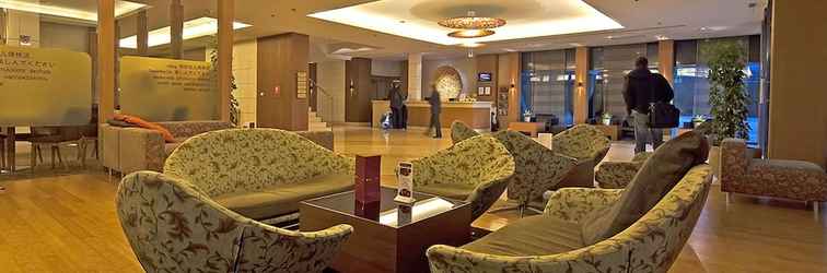 Lobby Maistra City Vibes Hotel International