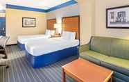 Kamar Tidur 6 La Quinta Inn & Suites by Wyndham Shawnee