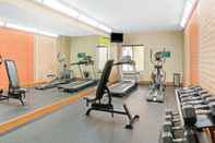 Fitness Center La Quinta Inn & Suites by Wyndham Shawnee