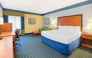 Kamar Tidur 7 La Quinta Inn & Suites by Wyndham Shawnee