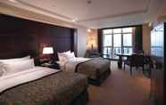 Bedroom 2 Wyndham Grand Plaza Royale Ningbo