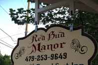 ภายนอกอาคาร Red Bud Manor