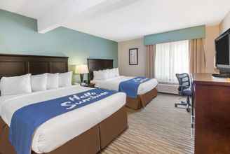 Bedroom 4 Days Inn by Wyndham Petoskey