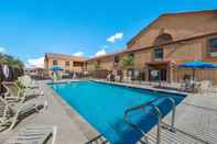 Hồ bơi MainStay Suites Extended Stay Hotel Casa Grande