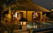 Kolam Renang 4 The Zuri Kumarakom Kerala Resort & Spa