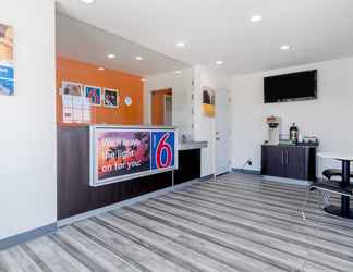 Sảnh chờ 2 Motel 6 Barstow, CA - Route 66