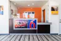 Lobby Motel 6 Barstow, CA - Route 66