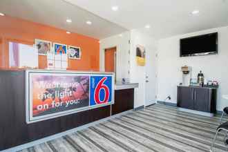 Lobby 4 Motel 6 Barstow, CA - Route 66