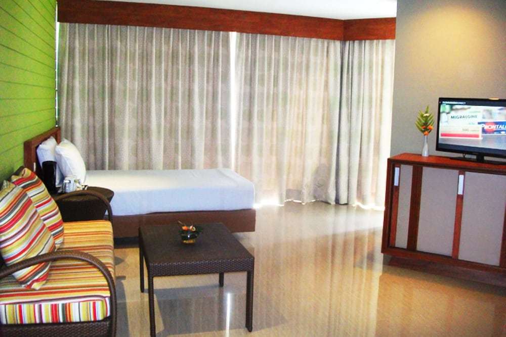 Room rate Long Beach Cha Am Hotel Cha Am Beachfront from 19 03