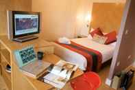 Kamar Tidur Roomzzz Leeds City West