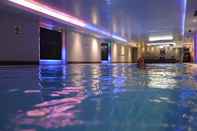 Swimming Pool The Continental Hotel Heathrow