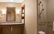 In-room Bathroom 3 Harrah's Metropolis Hotel & Casino