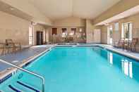 สระว่ายน้ำ Best Western Plus New Cumberland Inn & Suites