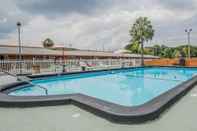 Kolam Renang Rodeway Inn & Suites Winter Haven Chain Of Lakes