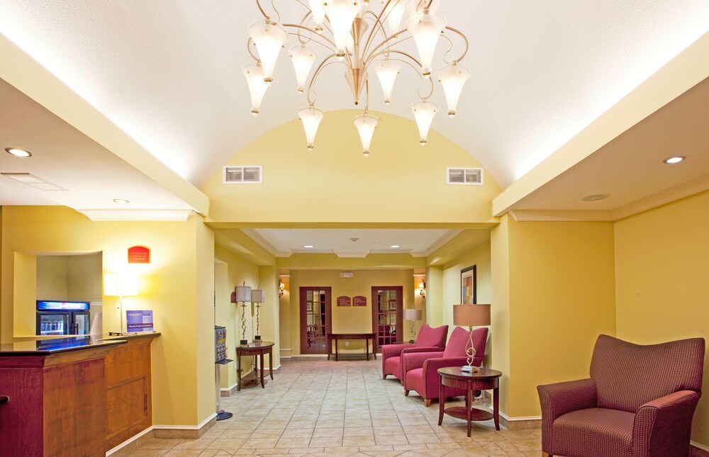 Lobby 4 Holiday Inn Express Hotel & Suites Quincy I-10, an IHG Hotel