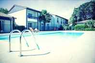 Swimming Pool Les Pins Galants