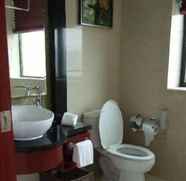 Toilet Kamar 5 Zhong Xiang Hotel