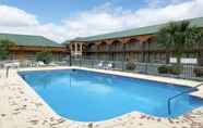 Swimming Pool 6 Econo Lodge
