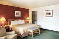 Bedroom Econo Lodge