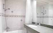 In-room Bathroom 6 ibis Pontarlier