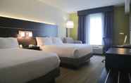 ห้องนอน 7 Holiday Inn Express & Suites Brampton, an IHG Hotel