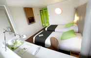 Bedroom 7 greet Hotel Versailles - Voisins Le Bretonneux